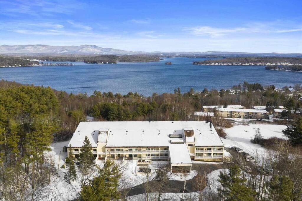 Cute Lower Level Cedar Lodge Room With Balcony & Lake Views! Laconia Buitenkant foto